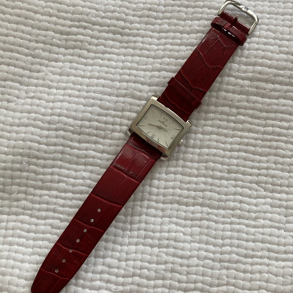 Anne Klein red leather watch new battery - Picture 3 of 7